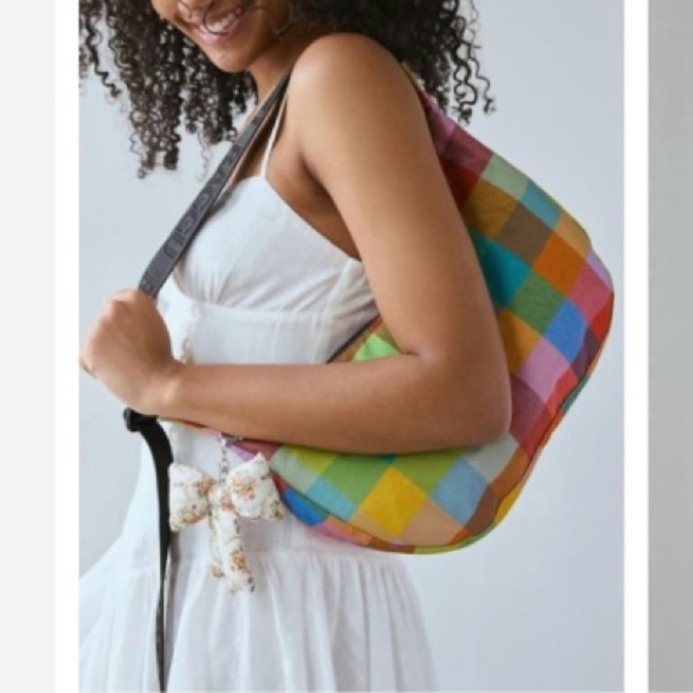 NWT Baggu Medium Nylon Crescent Bag
Madras - UO Exclusive